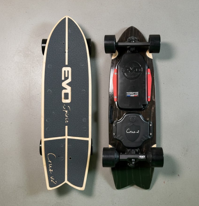 Cruz V2 Black Edition skateboard électrique urbain recto verso